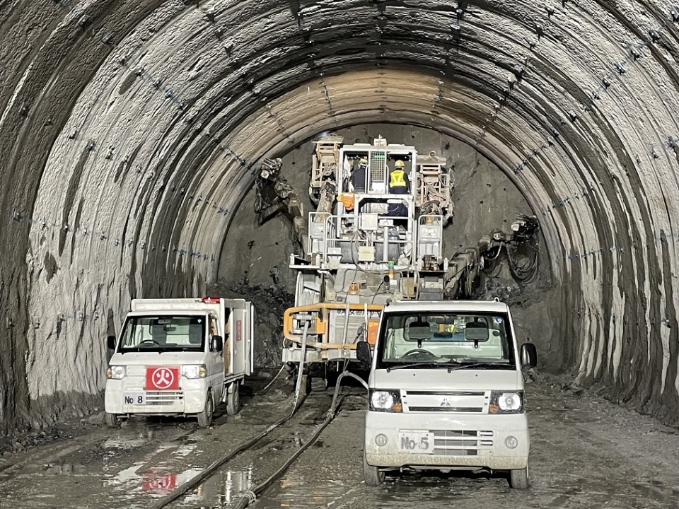 トンネル掘削(発破)