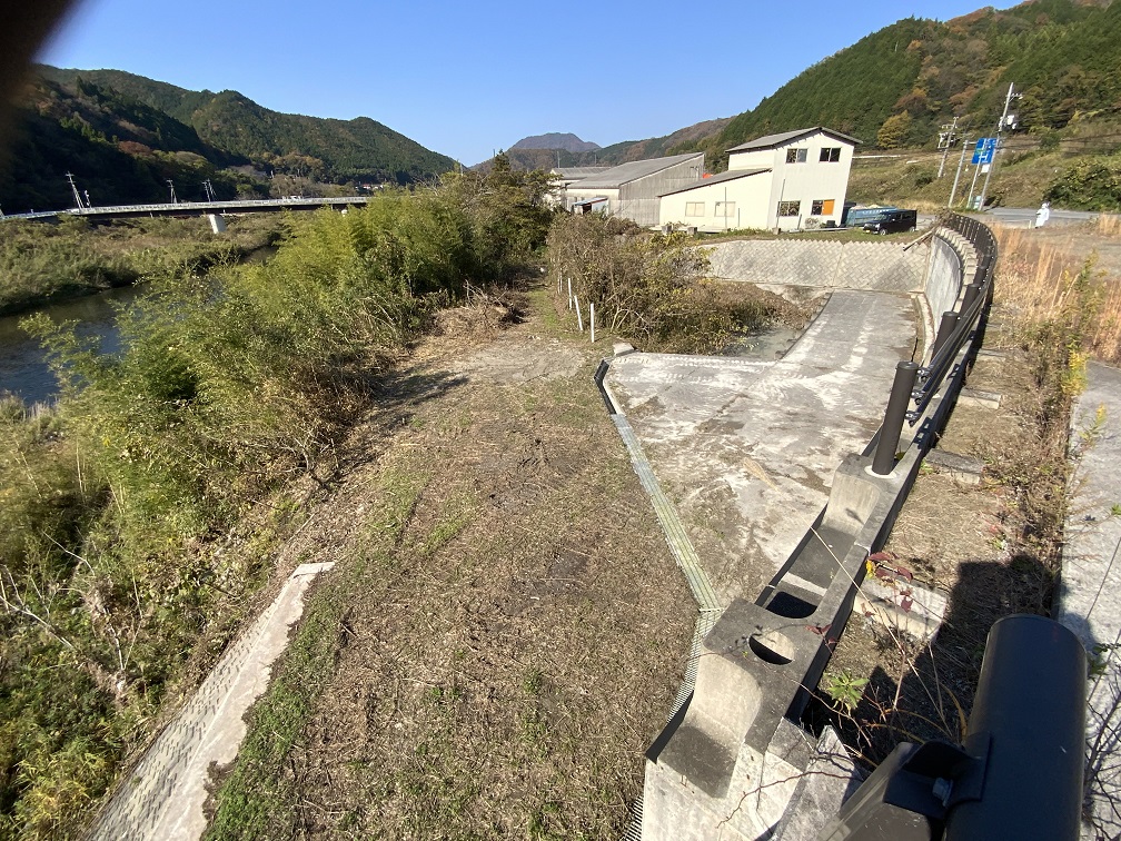 ズリ置場：国道181号(江府道路)トンネル工事(久連トンネル
